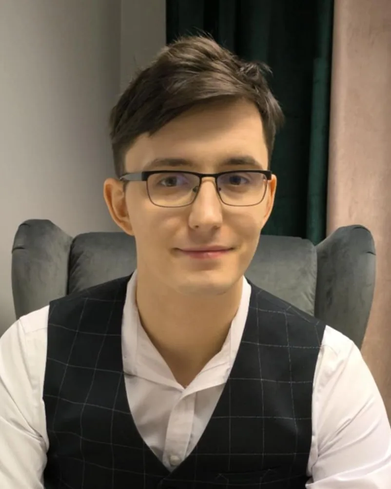 Adrian Zakrzewski, psychoterapeuta